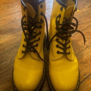 BARELY WORN VINTAGE YELLOW DOC MARTENS